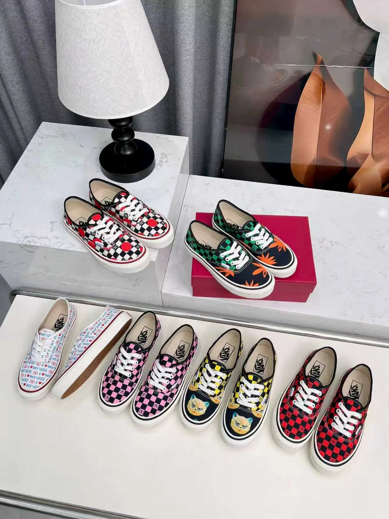 [Valentino Giving classic shoes a personality that spans the ages. Many celebrities - Jolin Tsai. Yang Zi. Liu Wen. Ma Baiquan. Choi Soobin. freen. Song Zuer. JJ Lin. zel. Cecilia Cheung. shark. Xin Yunlai...same style.